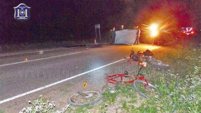 Un motociclista falleci� luego de chocar con tres ciclistas en la ruta provincial 5