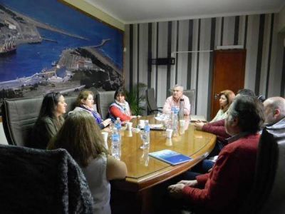 Goicoechea se comprometi� con el servicio de emergencia sanitaria de establecimientos educativos de Quequ�n