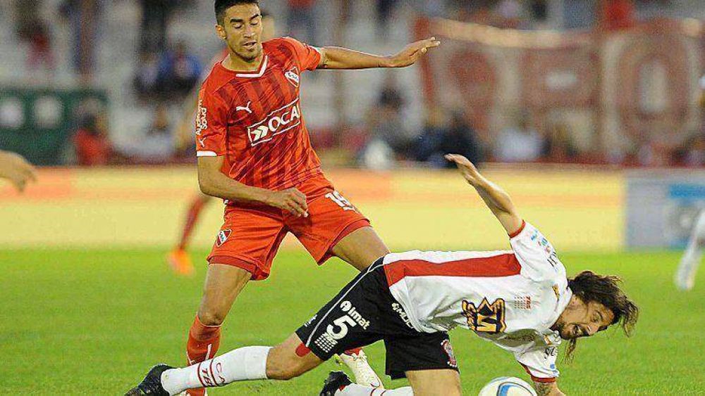 Huracn rescat un empate en el final frente a Independiente
