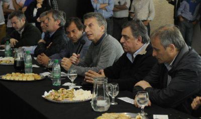 En C�rdoba, Macri busca seducir a los votantes de De la Sota