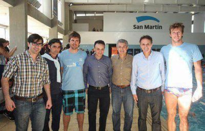 Meolans y Otero brindaron una cl�nica en el Natatorio Municipal de San Mart�n