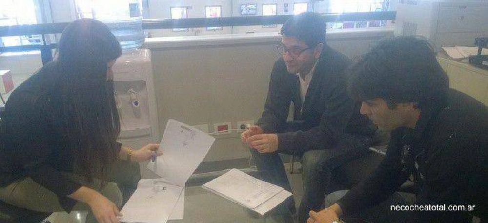 L�pez present� su lista ante la Junta Electoral