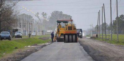 Rold�n: asfaltan calle R�o Paran�