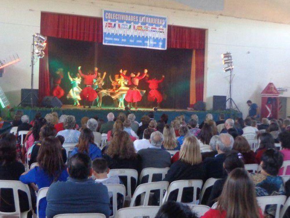 Importante respaldo a la Feria de las Colectividades
