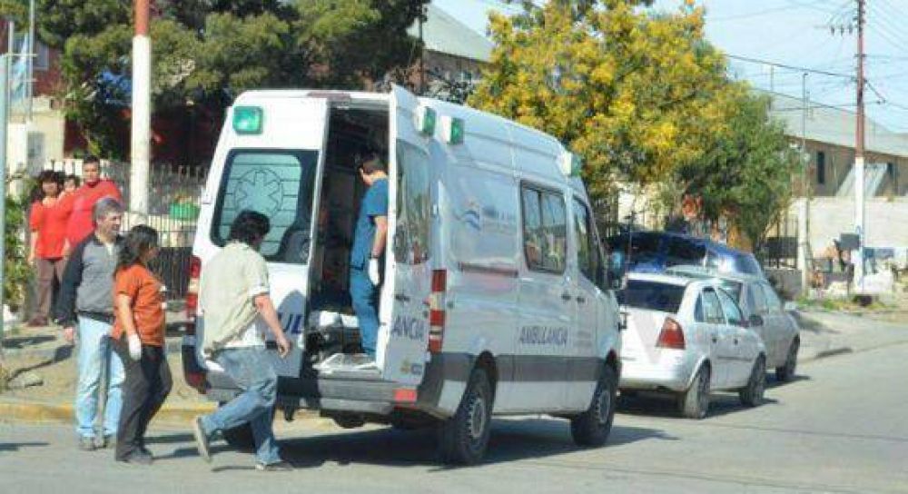 Apu�al� a vecino, cascote� a la polic�a y se subi� a un techo, pero fue detenido