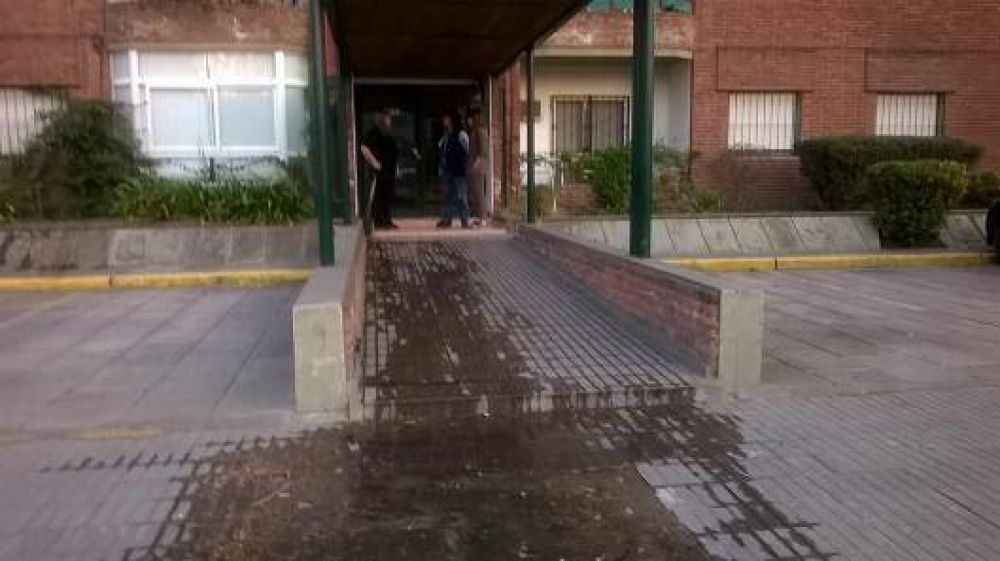 En el Edificio Mitre hay problemas con las cloacas