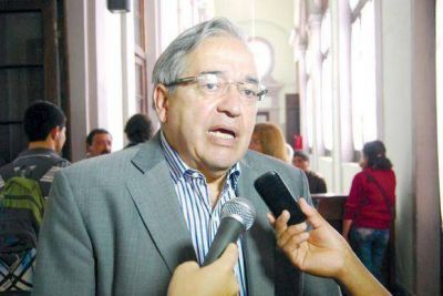 Godoy en desacuerdo con el l�mite del Pase Libre a estudiantes