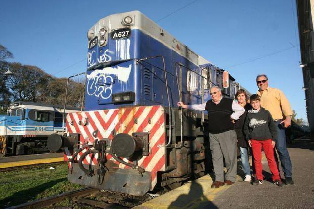 Nostalgia y expectativa en la Estaci�n en la �ltima jornada del tren diesel a Constituci�n