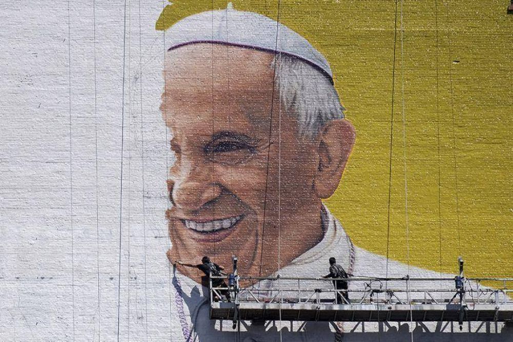 Un mural gigante del papa Francisco en el centro de Nueva York