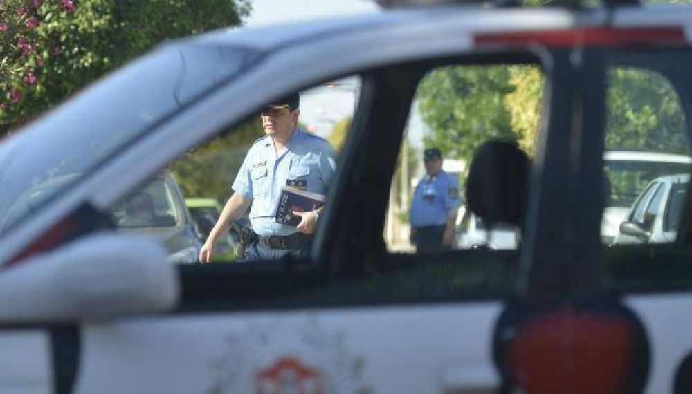 Desde un auto balearon a tres chicos