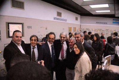 Carossi junto a Scioli en la apertura del Parque de la Energ�a Nuclear.