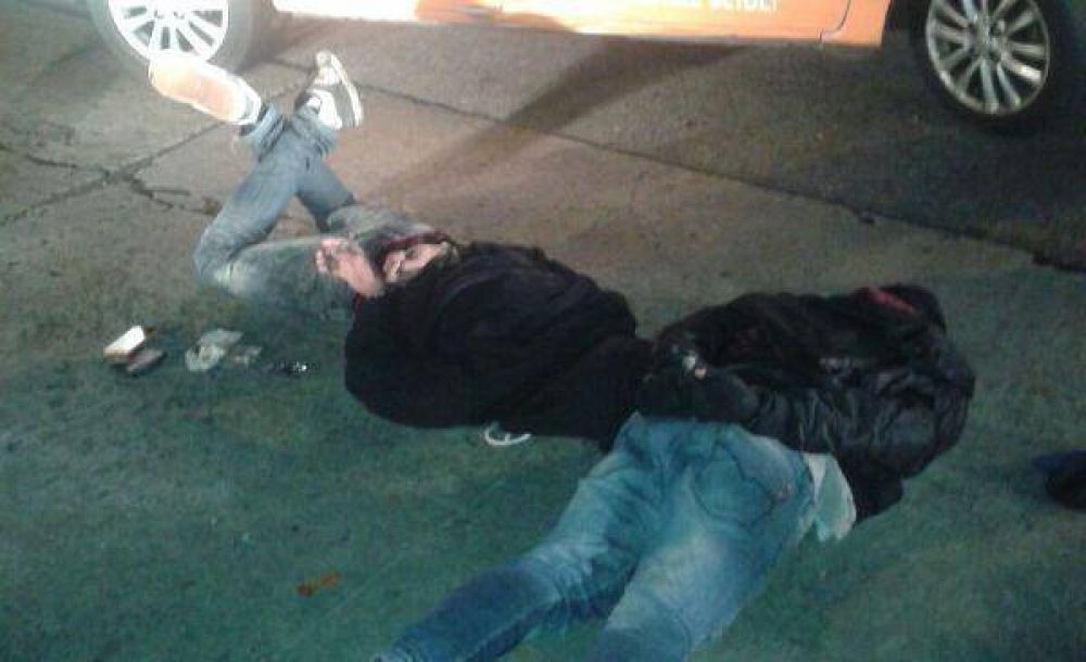 Atrapan a dos j�venes armados que robaron una despensa