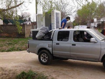 Aparicio trajo electrodom�sticos para los inundados