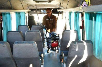 Trabajos de desinfecci�n en el transporte p�blico