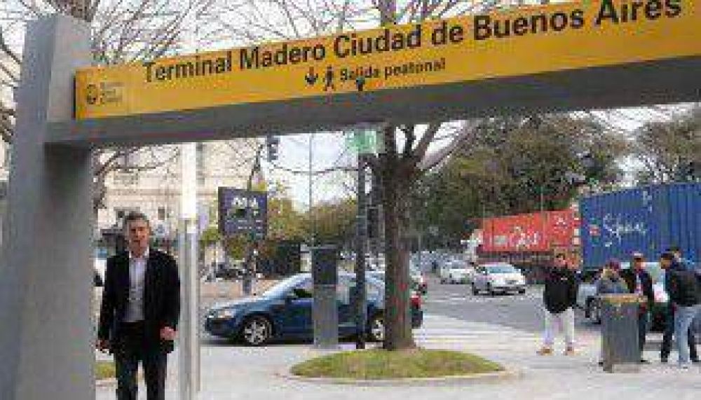 Macri inaugur� la nueva terminal de combis de Puerto Madero