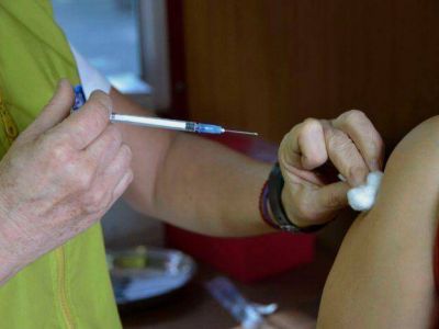Esta semana vacunarán contra la hepatitis B en las plazas departamentales
