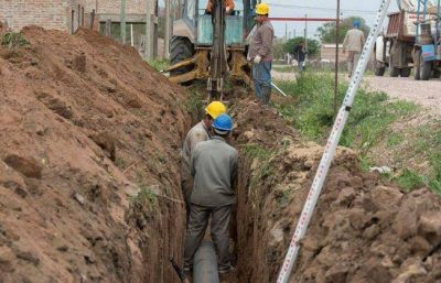 Avia Terai: Avanza la construcci�n del acueducto