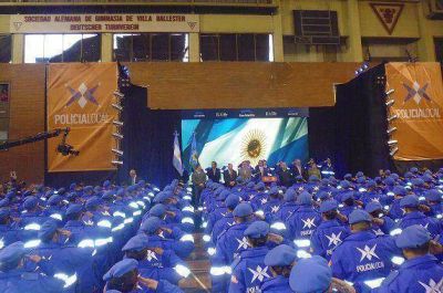 Scioli y Katopodis en el egreso de la Polica Local de General San Martn