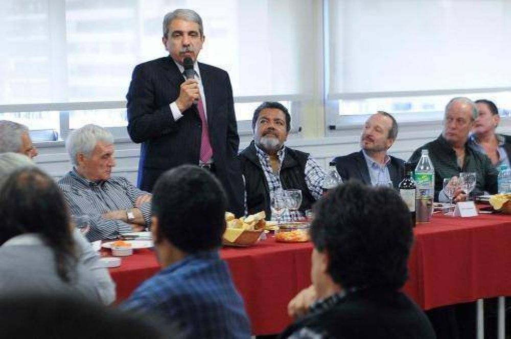 Anbal Fernndez recibi el apoyo a su candidatura de gremios de las cinco centrales obreras