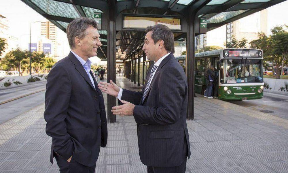 Sobre el final, Mestre apela a Macri y �ti�e� la campa�a de amarillo