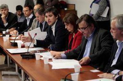 Unida, la oposici�n reclam� transparencia para octubre