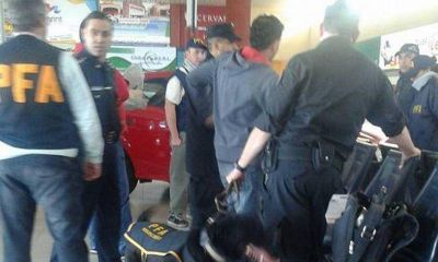 Gendarmes detenidos con droga