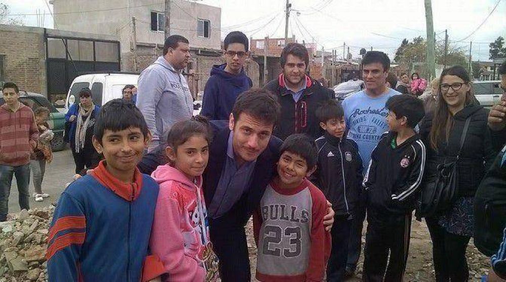 PROYECTO NACIONAL LAN�S ACOMPA�� A JULI�N �LVAREZ EN LA RECORRIDA POR MONTE CHINGOLO
