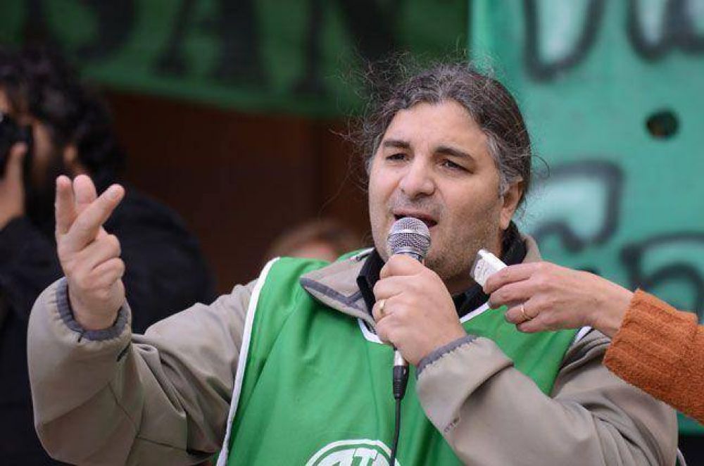 El hijo de 19 a�os de Alejandro Garz�n fue amenazado de muerte por dos encapuchados