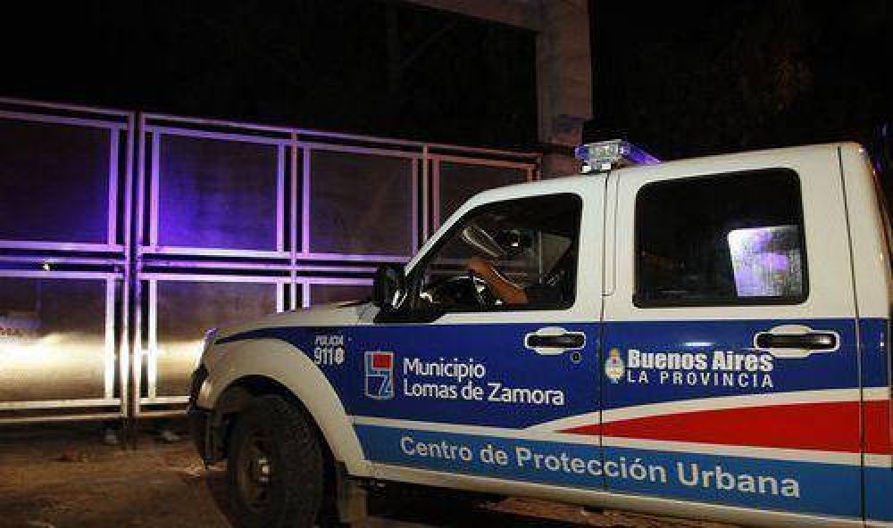 Se enfrenta a delincuentes y evita entradera