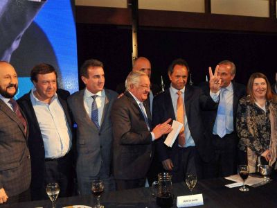 Petr�leo: Scioli prometi� mantener el precio del crudo