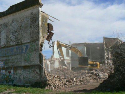 Adi�s a un �cono de la ciudad: demuelen la f�brica de la exIstilart