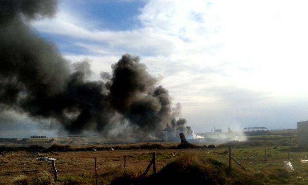 Incendio en el depsito de bidones vacos de agroqumicos en el Basurero