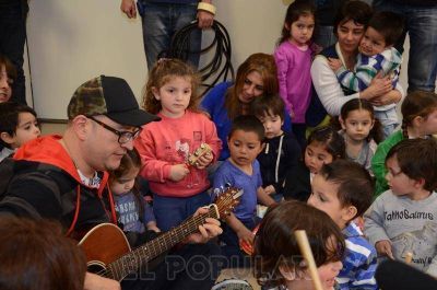 Con Leo Garc�a y Manuel Wirtz inauguraron una Sala de Estimulaci�n Musical