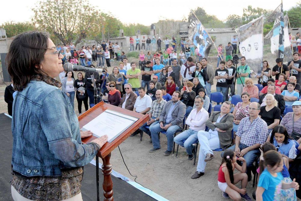 Luc�a puso en marcha la etapa final de la urbanizaci�n de la Ribera del Valle