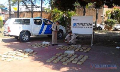 Paso de la Patria: detenido con casi 90 kilos de droga dentro de una canoa