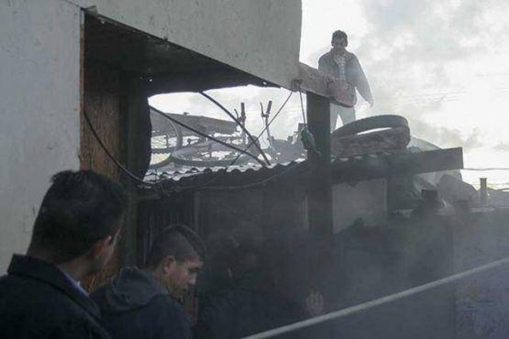Incendio destruy� de manera total una vivienda