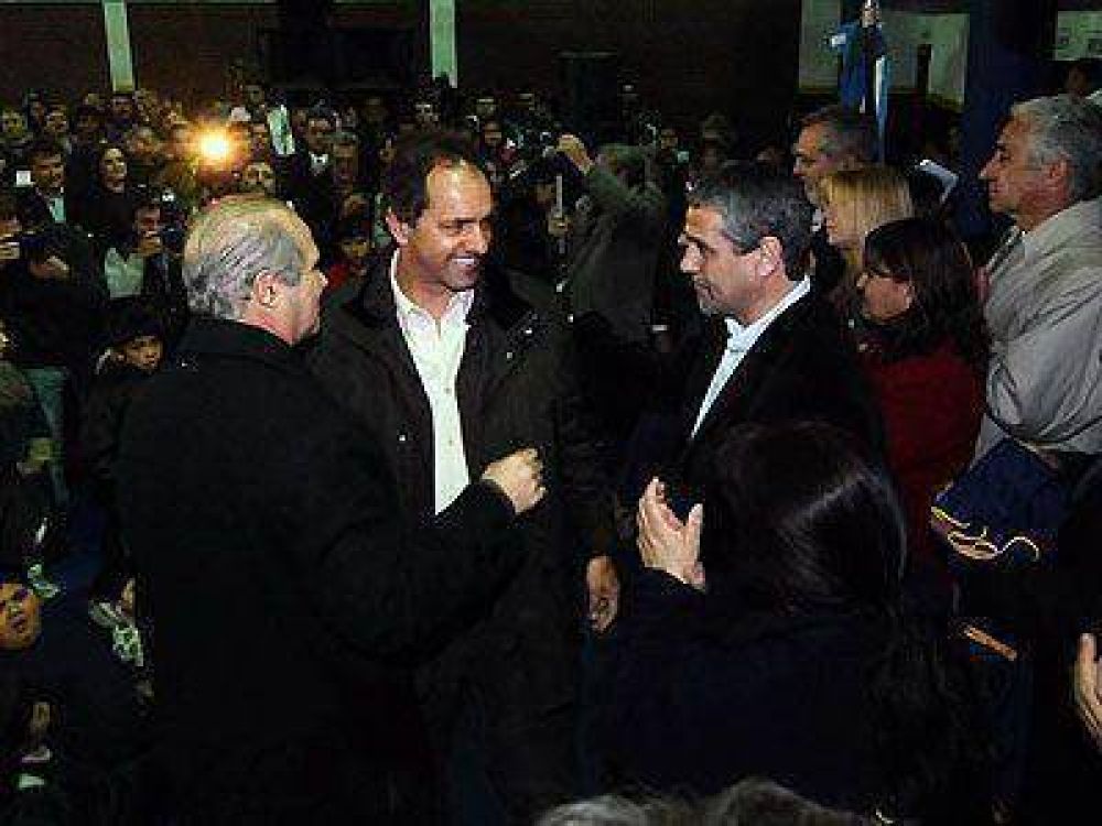 Scioli inaugur� un sal�n de usos m�ltiples