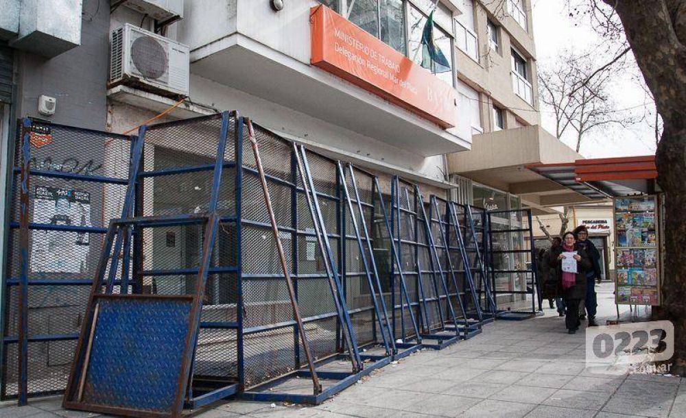 Cinco meses despu�s de ArgenPesca, el Ministerio de Trabajo sigue vallado