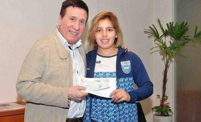 EL INTENDENTE DAR�O D�AZ P�REZ ENTREG� UN SUBSIDIO A LA JUDOKA GABRIELA NARV�EZ