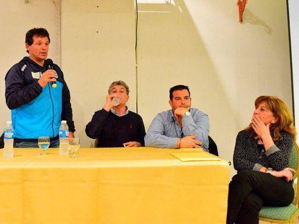 El senador Juan Cucurchet en Villa Gesell
