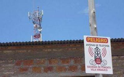 Bah�a Blanca: Denuncia por antenas a metros de chicos con leucemia