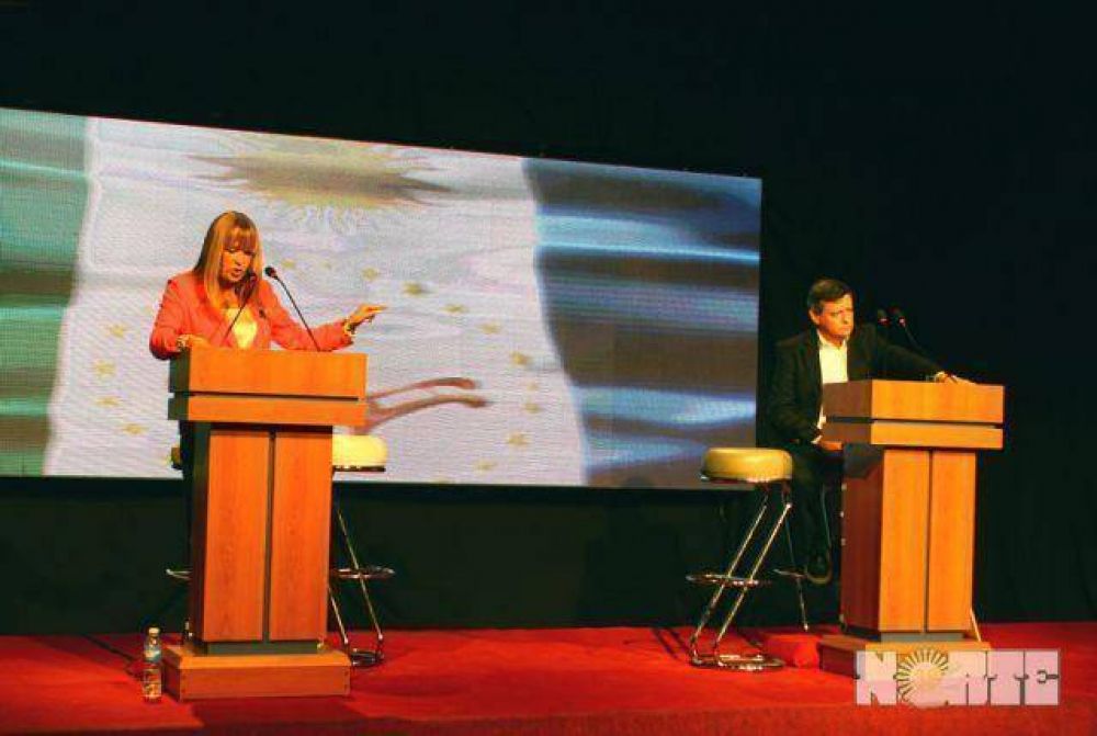 Libretos armados y chicanas previsibles en el �ltimo debate entre Peppo y Ayala