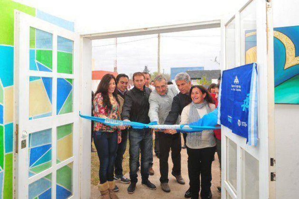 El gobernador Poggi comenz la jornada en Juan Llerena inaugurando 2 nuevas empresas