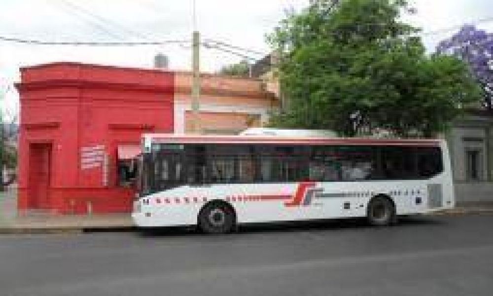 El aumento al colectivo urbano rige desde este viernes