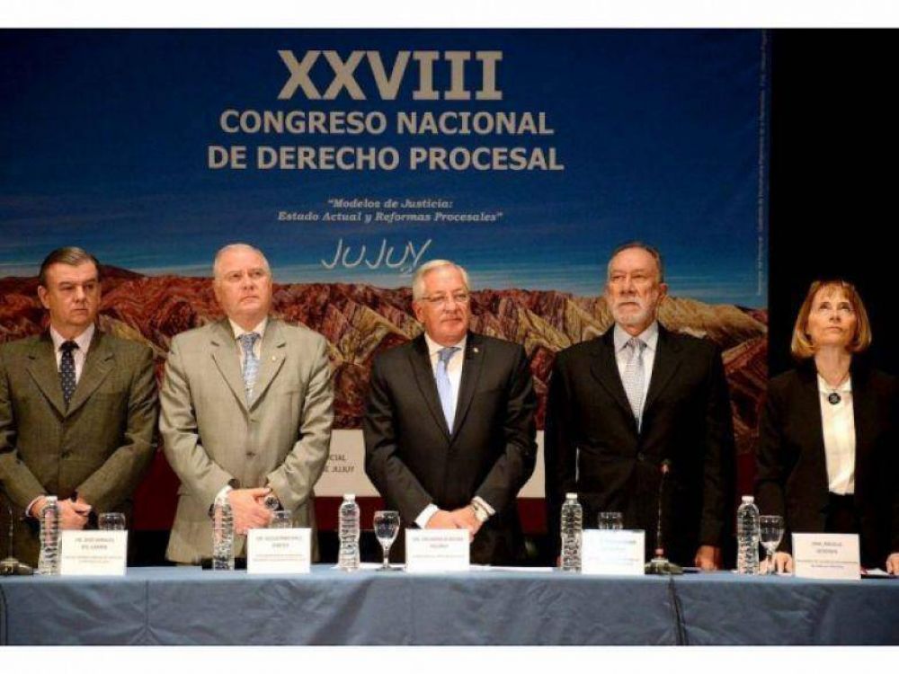 FELLNER: �NO HAY QUE POLITIZAR LA JUSTICIA, NI JUDICIALIZAR LA POL�TICA�