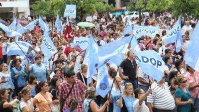 Sadop asegur� que a los docentes privados se les adeuda $1800 cada por hijo
