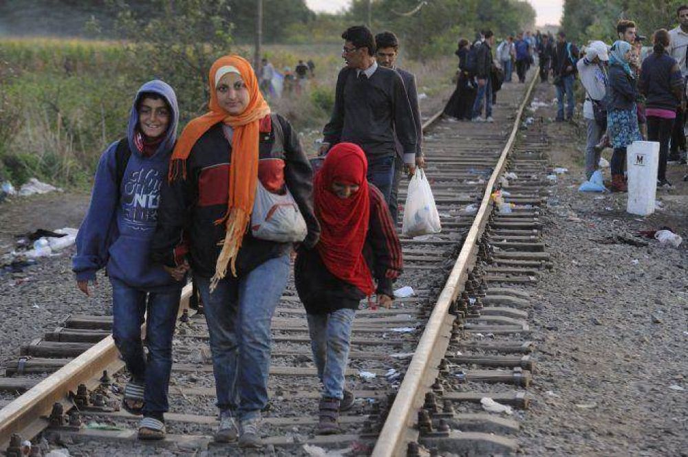 Pol�tica sueca propone frenar a los refugiados con una ametralladora