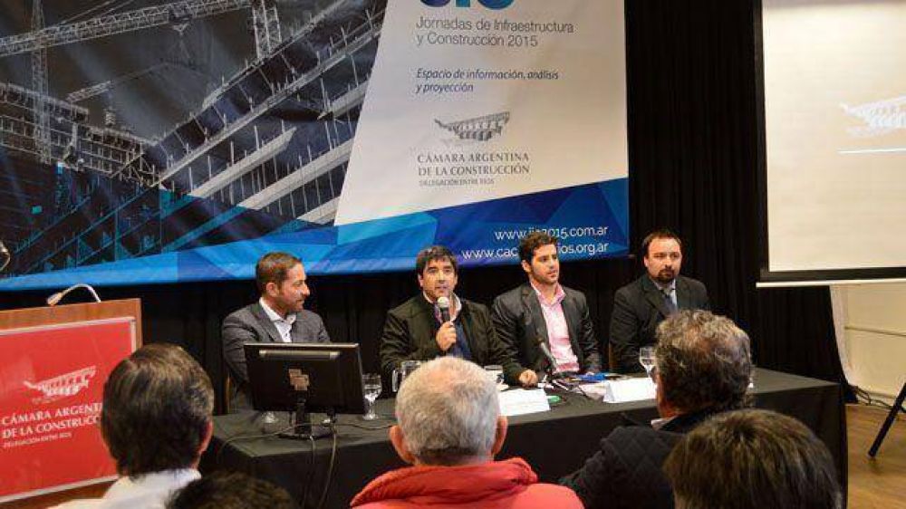 Ante empresarios locales, Fuertes propuso potenciar la obra p�blica