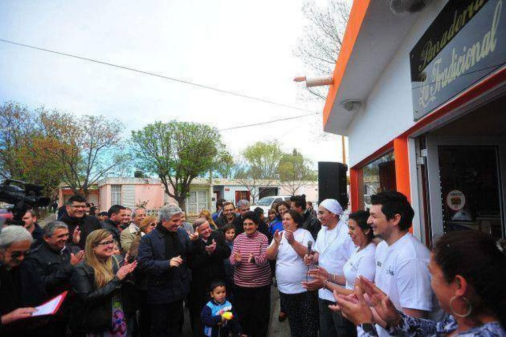 Poggi junto a nuevos emprendedores de Juan Llerena, El Morro, Justo Daract y Villa Mercedes