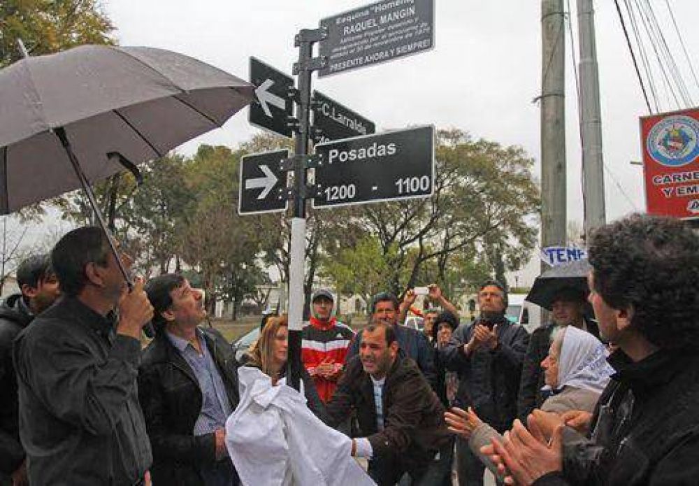 Una esquina de Villa Dom�nico lleva el nombre de �N�stor De Vincenti�, hijo de Azucena Villaflor
